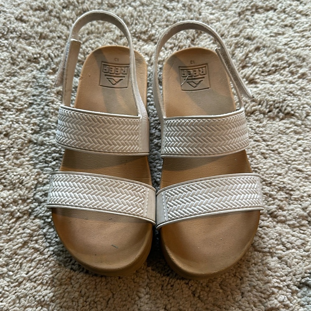 Little girls size 13 reef sandals